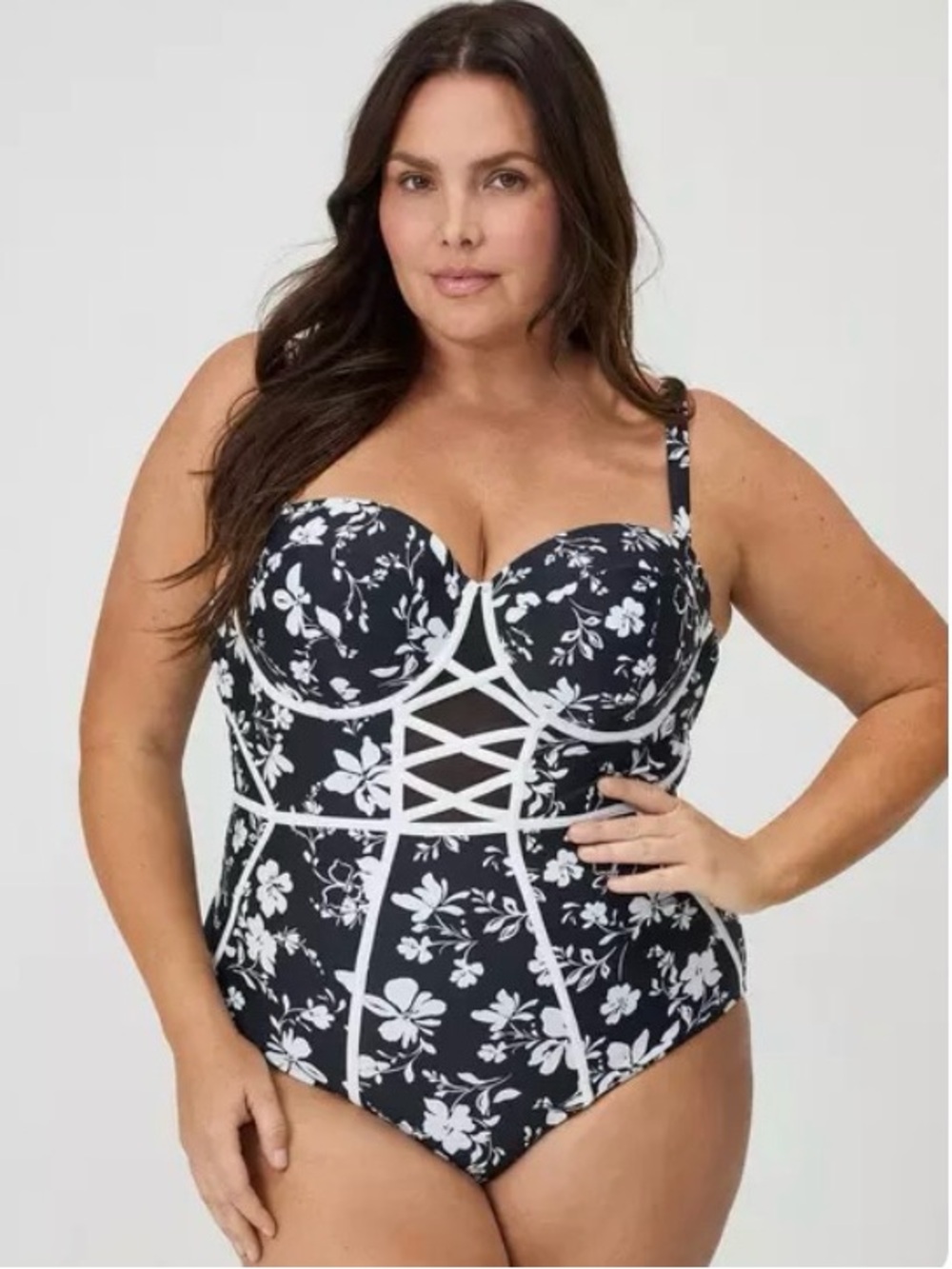 NWT Torrid Black and White Floral Underwire One-Piece Swimsuit 4 D/DD
